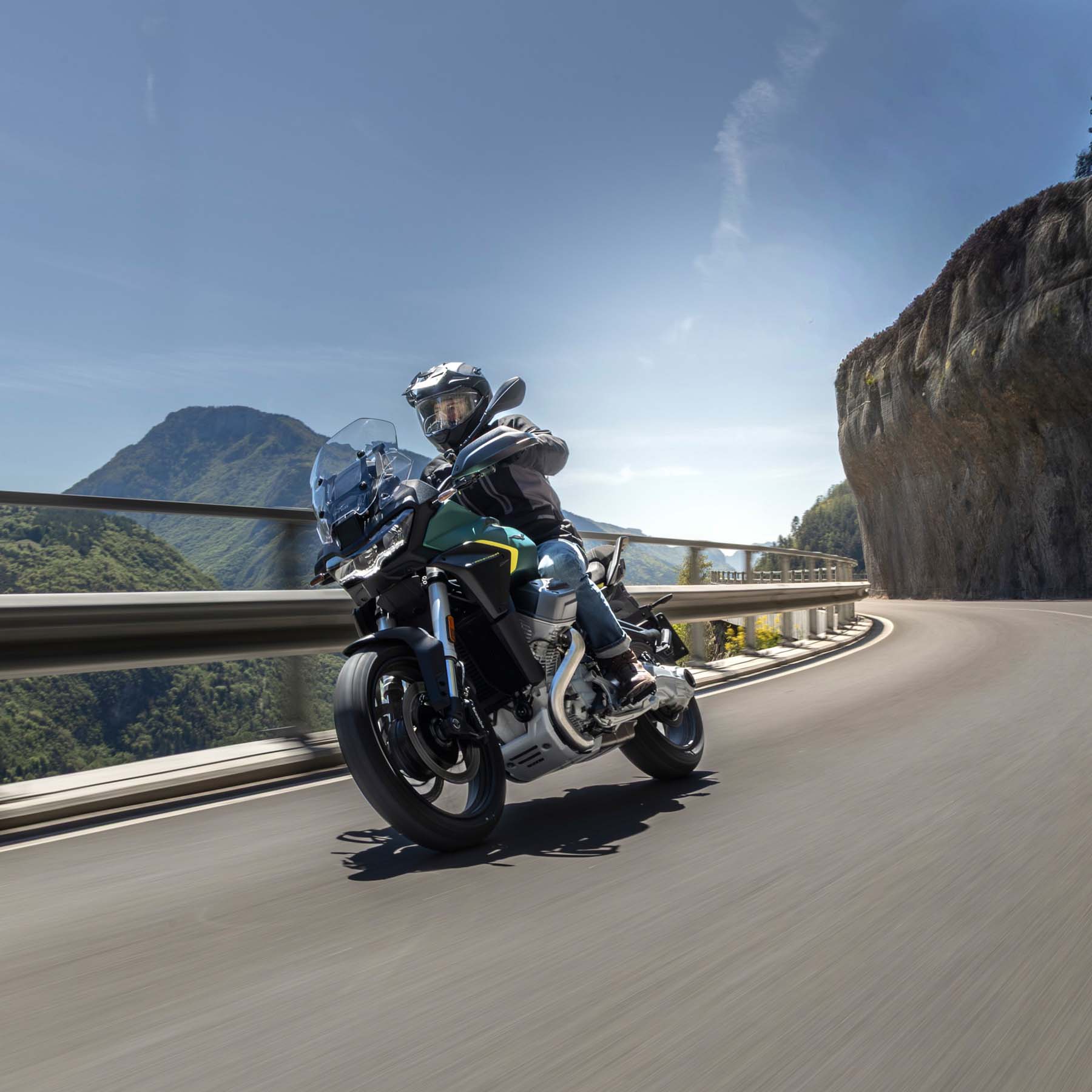 03 Moto Guzzi Stelvio Verde Hiking